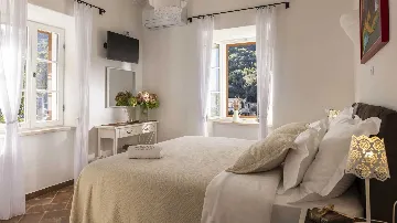 Four-Bedroom Villa with Pool in Molunat