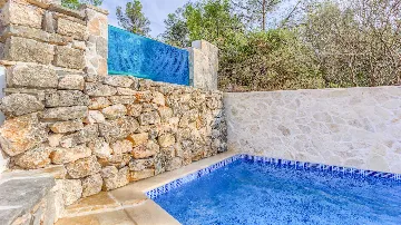 Two-Bedroom Holiday House in Sutivan with Heated Pool