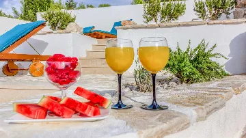 Two-Bedroom Holiday House in Sutivan with Heated Pool