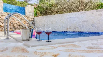 Two-Bedroom Holiday House in Sutivan with Heated Pool