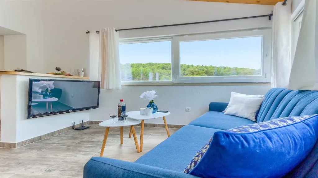 Two-Bedroom Holiday House in Sutivan with Heated Pool
