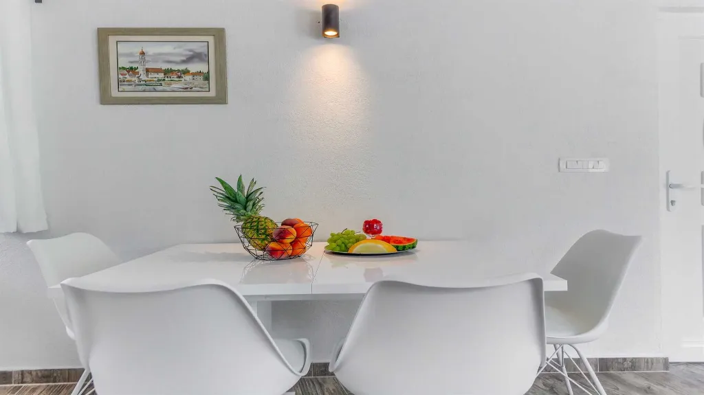 Two-Bedroom Holiday House in Sutivan with Heated Pool