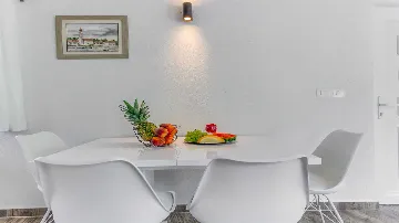 Two-Bedroom Holiday House in Sutivan with Heated Pool