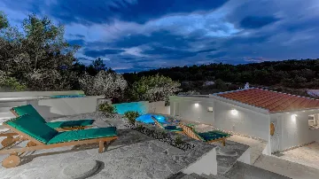 Two-Bedroom Holiday House in Sutivan with Heated Pool