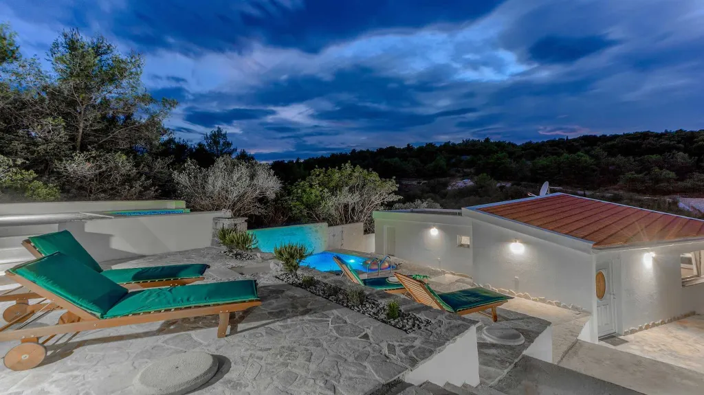 Two-Bedroom Holiday House in Sutivan with Heated Pool