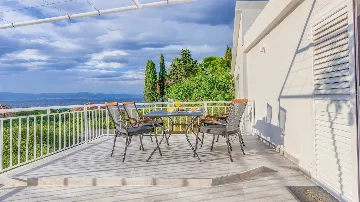 Two-Bedroom Holiday House in Sutivan with Heated Pool