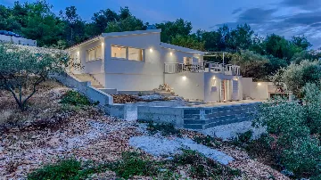 Two-Bedroom Holiday House in Sutivan with Heated Pool