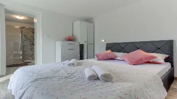 Two-Bedroom Holiday House in Sutivan with Heated Pool