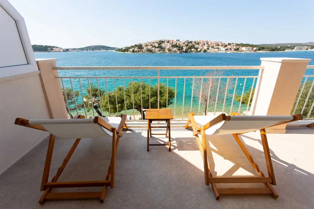 Seafront Villa in Rogoznica for 8 Guests