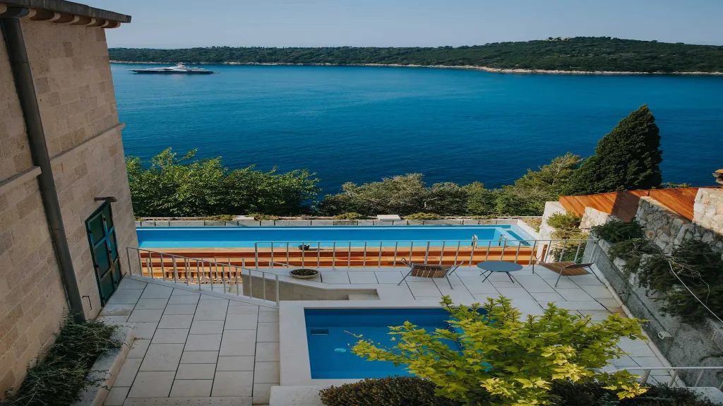 Dubrovnik 5-Bedroom Villa with Pool and Jacuzzi