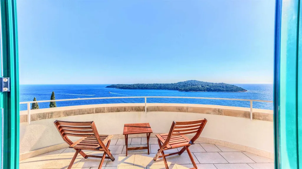 Dubrovnik 5-Bedroom Villa with Pool and Jacuzzi