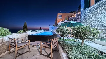 Dubrovnik 5-Bedroom Villa with Pool and Jacuzzi