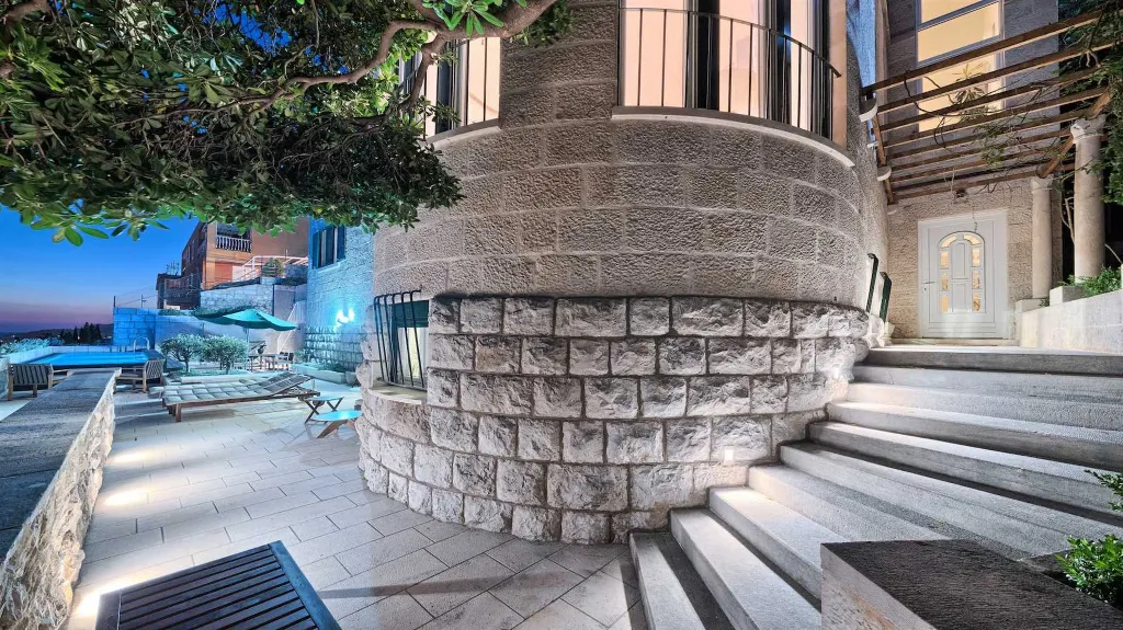 Dubrovnik 5-Bedroom Villa with Pool and Jacuzzi