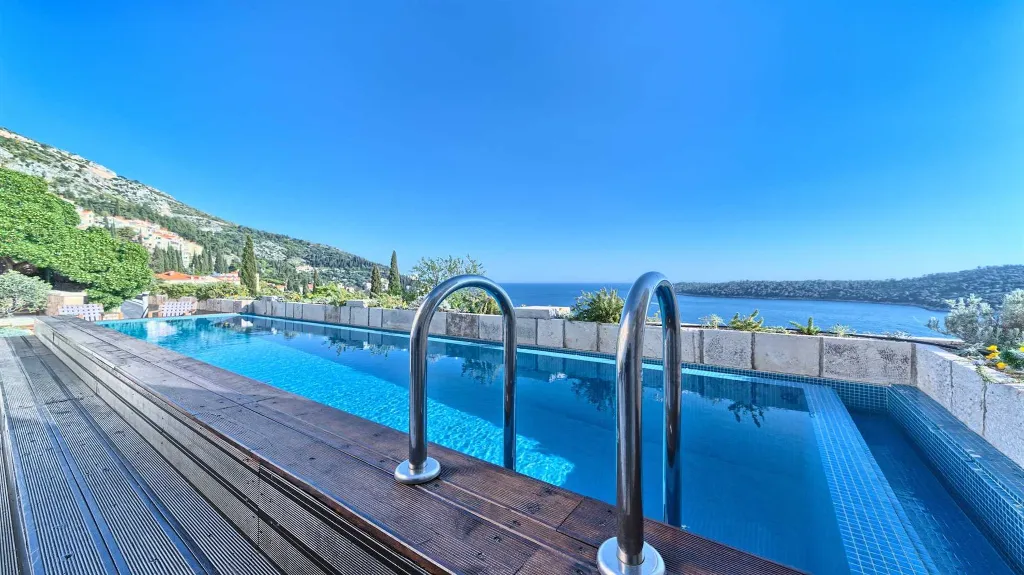 Dubrovnik 5-Bedroom Villa with Pool and Jacuzzi