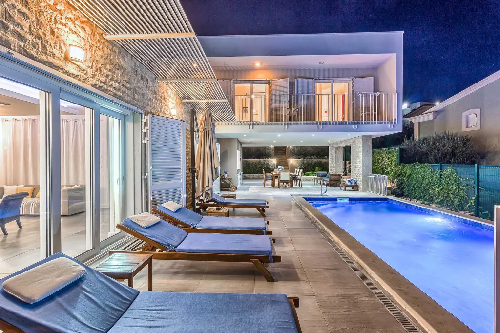 Beachfront Villa in Rogoznica (Up to 10 Guests)