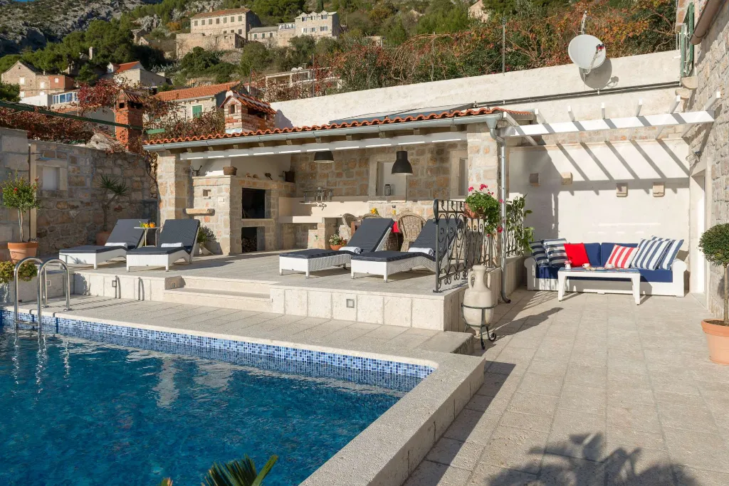 3-Bedroom Villa with Heated Pool and Sea Views in Murvica
