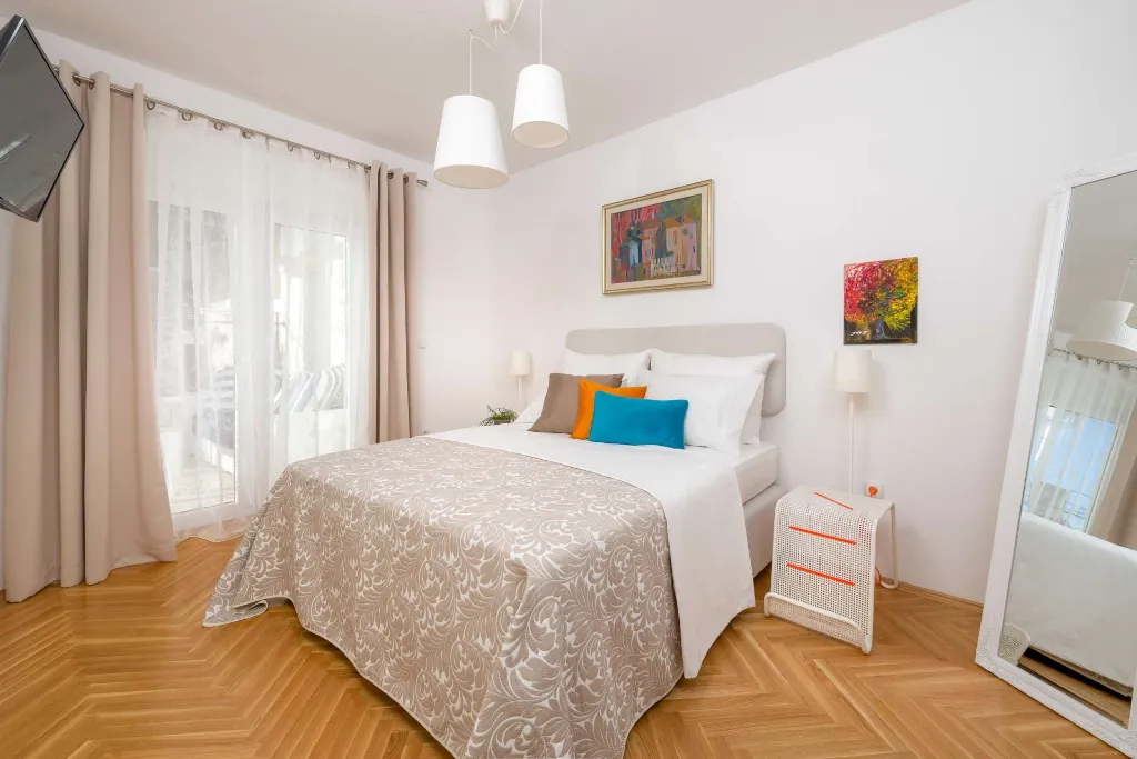 3-Bedroom Villa with Heated Pool and Sea Views in Murvica