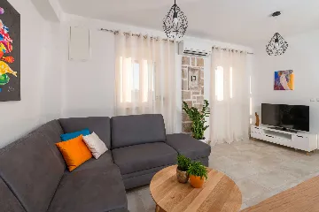 3-Bedroom Villa with Heated Pool and Sea Views in Murvica