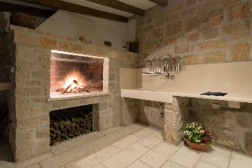 3-Bedroom Villa with Heated Pool and Sea Views in Murvica