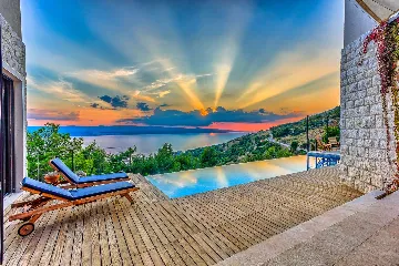 4-Bedroom Villa in Mimice for 8 Guests