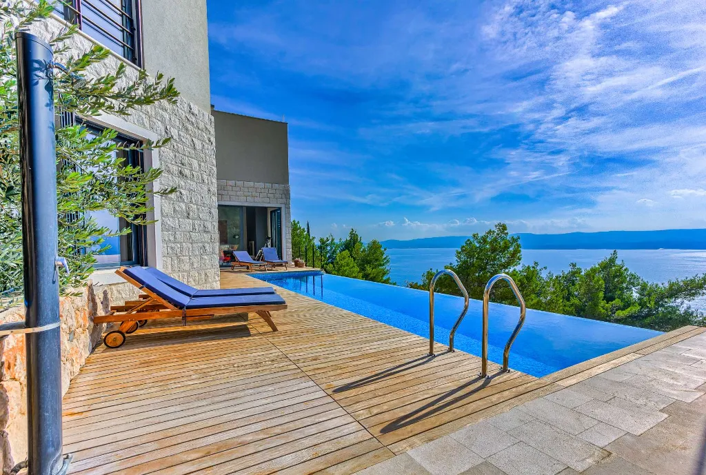 4-Bedroom Villa in Mimice for 8 Guests