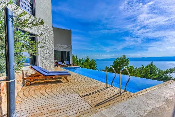 4-Bedroom Villa in Mimice for 8 Guests