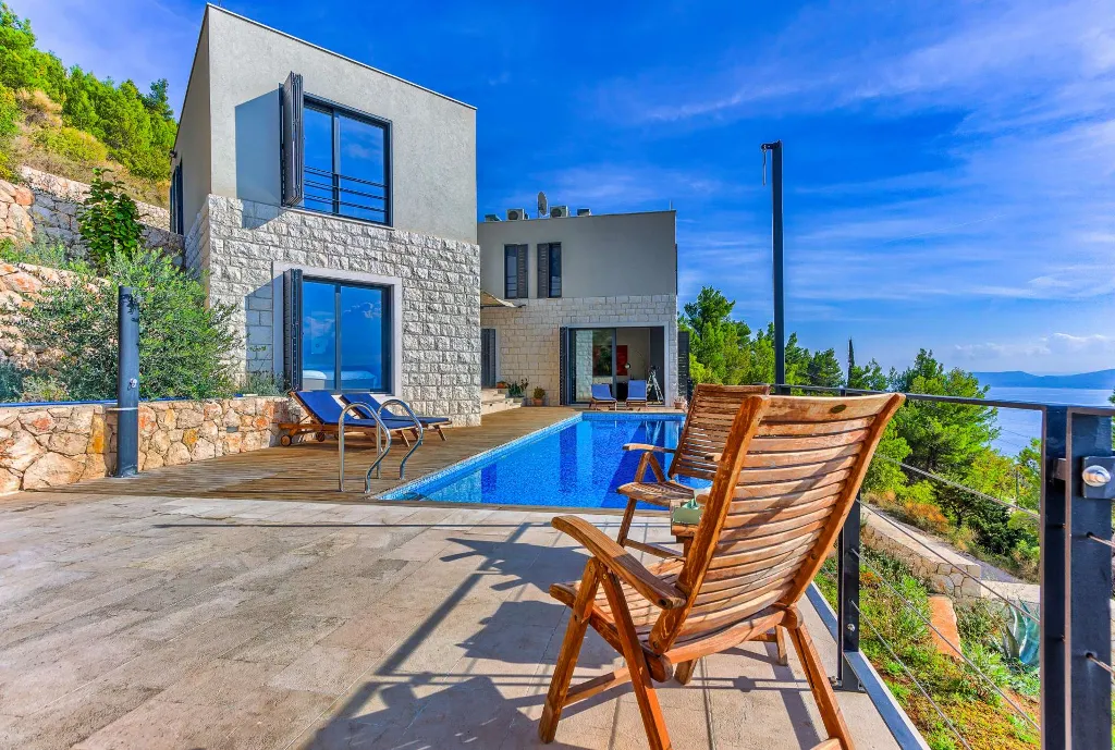 4-Bedroom Villa in Mimice for 8 Guests