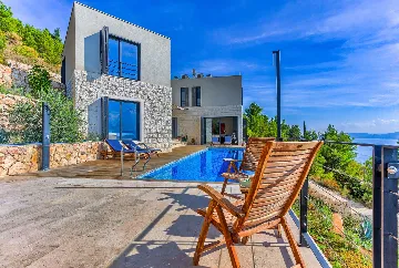 4-Bedroom Villa in Mimice for 8 Guests