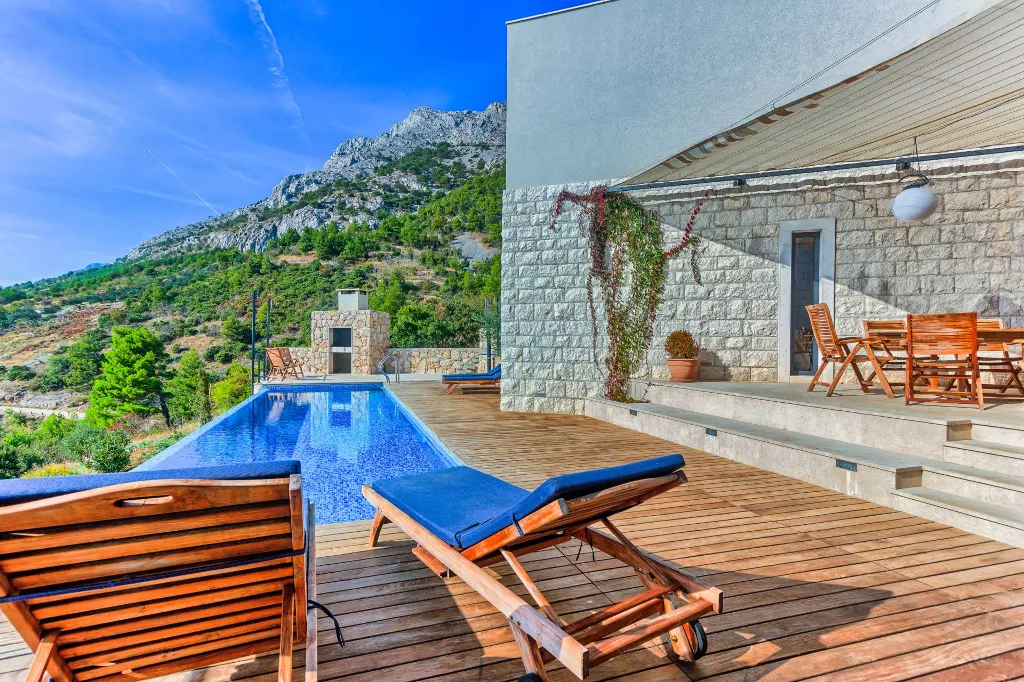 4-Bedroom Villa in Mimice for 8 Guests
