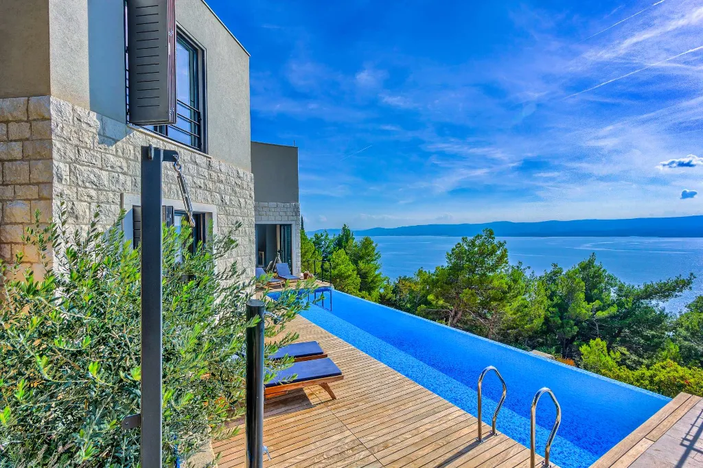 4-Bedroom Villa in Mimice for 8 Guests