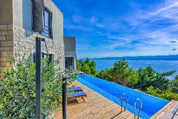 4-Bedroom Villa in Mimice for 8 Guests