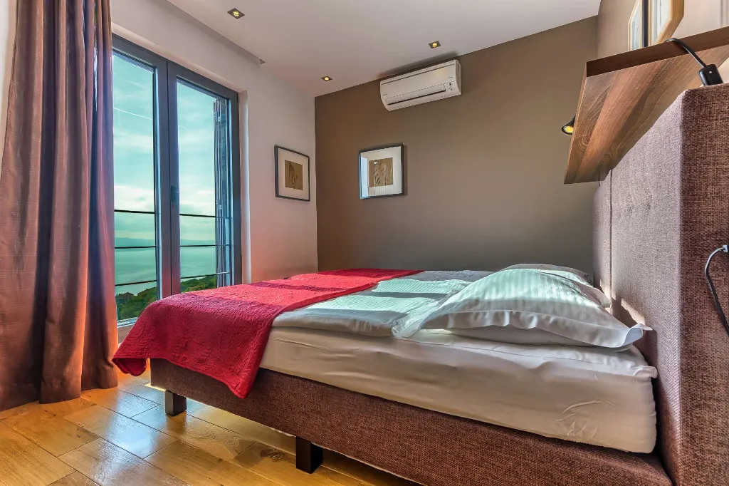 4-Bedroom Villa in Mimice for 8 Guests