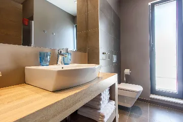 4-Bedroom Villa in Mimice for 8 Guests