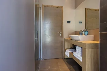 4-Bedroom Villa in Mimice for 8 Guests