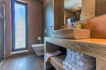 4-Bedroom Villa in Mimice for 8 Guests