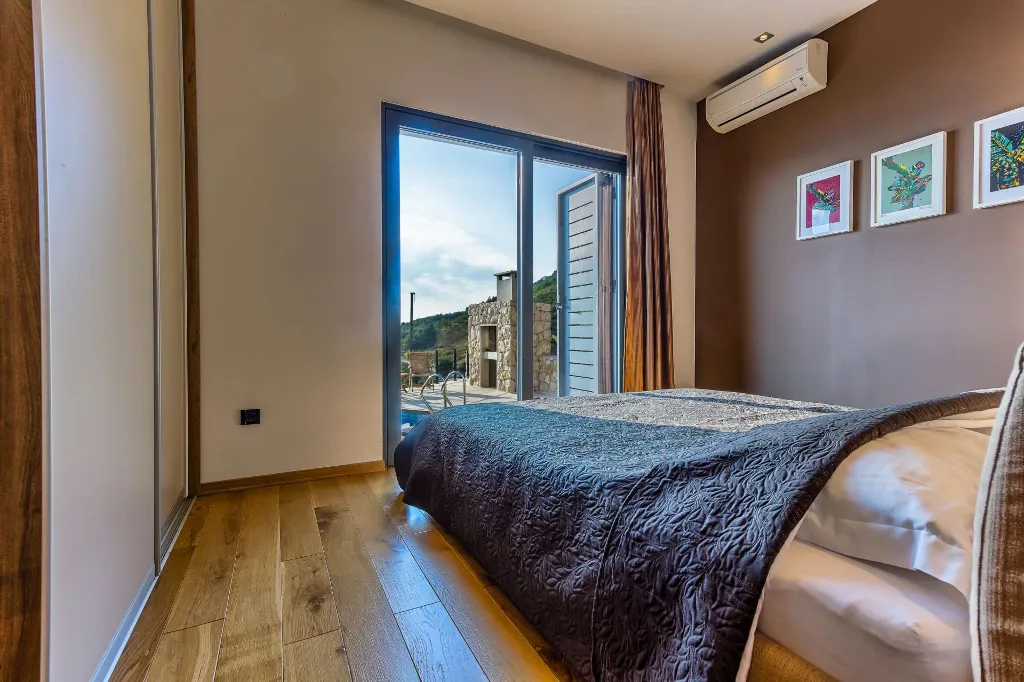 4-Bedroom Villa in Mimice for 8 Guests