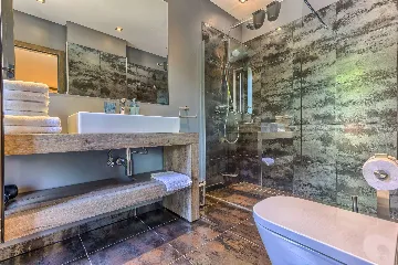 4-Bedroom Villa in Mimice for 8 Guests