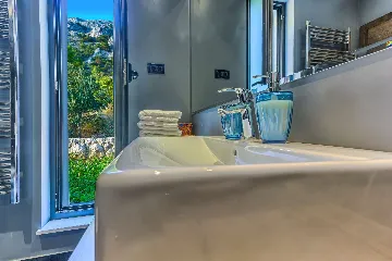 4-Bedroom Villa in Mimice for 8 Guests