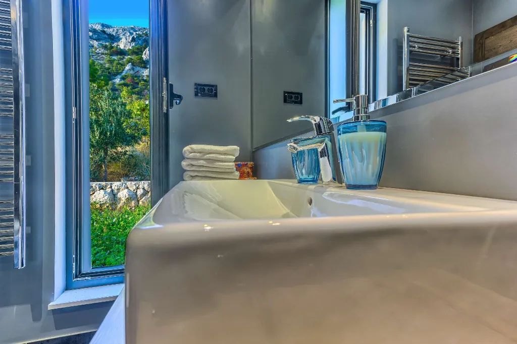 4-Bedroom Villa in Mimice for 8 Guests