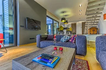 4-Bedroom Villa in Mimice for 8 Guests