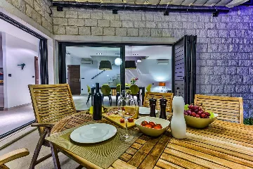 4-Bedroom Villa in Mimice for 8 Guests