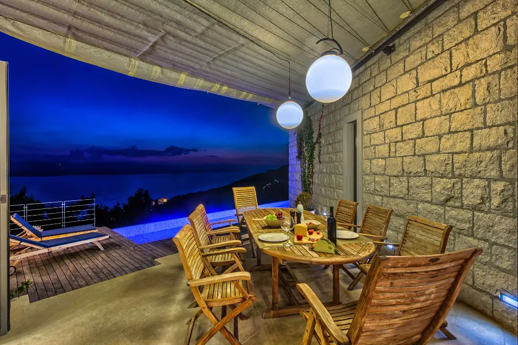 4-Bedroom Villa in Mimice for 8 Guests