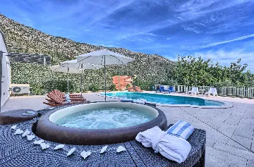 Zaton Mali Modern Villa with Pool, Sleeps 12