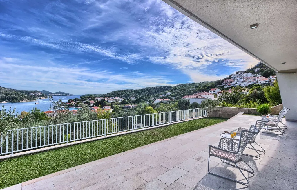 Zaton Mali Modern Villa with Pool, Sleeps 12