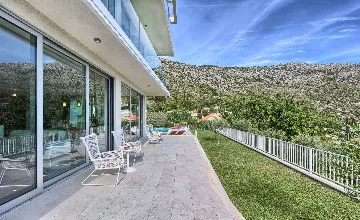 Zaton Mali Modern Villa with Pool, Sleeps 12