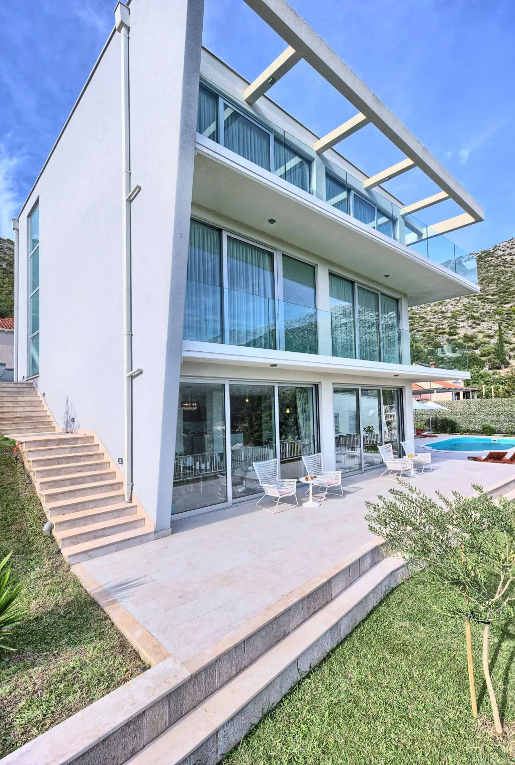 Zaton Mali Modern Villa with Pool, Sleeps 12