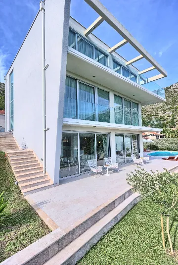 Zaton Mali Modern Villa with Pool, Sleeps 12