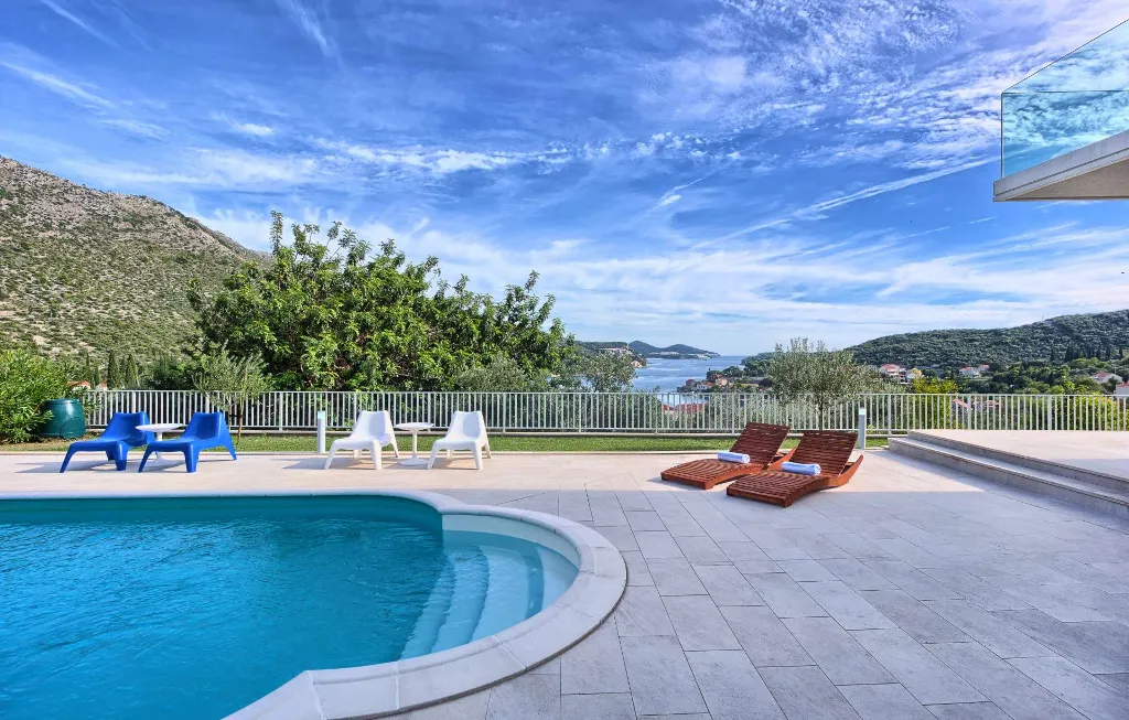 Zaton Mali Modern Villa with Pool, Sleeps 12
