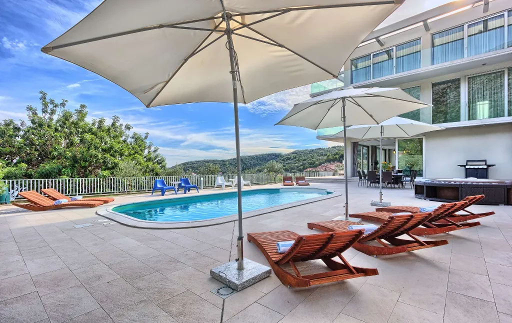 Zaton Mali Modern Villa with Pool, Sleeps 12