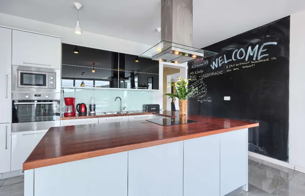 Zaton Mali Modern Villa with Pool, Sleeps 12